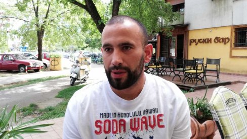 ЕВО, СВАНУ РУЈНА ЗОРА! Миливоје Брџа Брковић, вођа тробојка револуције, о епилогу битке против Миловог режима ЕВО, СВАНУ РУЈНА ЗОРА! Миливоје Брџа Брковић, вођа тробојка револуције, о епилогу битке против Миловог режима
