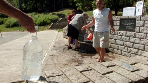 ИЗВОРИ ДА БУДУ ПРИРОДНО ДОБРО: Житељи Миљаковца покренули петицију како би заштитили врело ИЗВОРИ ДА БУДУ ПРИРОДНО ДОБРО: Житељи Миљаковца покренули петицију како би заштитили врело
