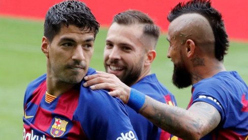SUAREZ JEDNOM NOGOM U TORINU: Šta koči drugu? SUAREZ JEDNOM NOGOM U TORINU: Šta koči drugu?