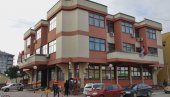 СИН (17) НОЖЕМ УБИО ОЦА: Одређен му притвор, наложено вештачење здравственог стања СИН (17) НОЖЕМ УБИО ОЦА: Одређен му притвор, наложено вештачење здравственог стања