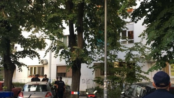 ХИТНО ПРЕБАЧЕН У ТИРШОВУ: Теодор (12), који је пао са петог спрата, у изузетно тешком стању ХИТНО ПРЕБАЧЕН У ТИРШОВУ: Теодор (12), који је пао са петог спрата, у изузетно тешком стању