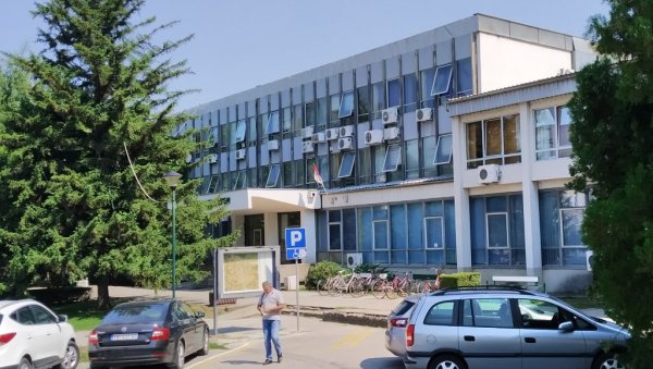 ПАРАЋИН ДОБИЈА НОВУ ВЛАСТ: Политичка опција мења се после скоро 20 година, власт преузимају напредњаци ПАРАЋИН ДОБИЈА НОВУ ВЛАСТ: Политичка опција мења се после скоро 20 година, власт преузимају напредњаци