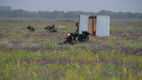 IMAĆEMO BRIGADE ROBOTA U VOJSCI Vučić: Za godinu dana biće to druga slika