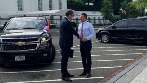 СРДАЧАН СУСРЕТ ПРЕД ПОЧЕТАК РАЗГОВОРА: Вучић се састао са Гренелом (ФОТО) СРДАЧАН СУСРЕТ ПРЕД ПОЧЕТАК РАЗГОВОРА: Вучић се састао са Гренелом (ФОТО)