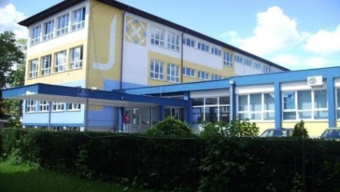 КОРОНА И У БАЊАЛУЧКОЈ ОСНОВНОЈ ШКОЛИ: Ученица ОШ Иво Андрић позитивна на корона вирус, цела група иде у изолацију КОРОНА И У БАЊАЛУЧКОЈ ОСНОВНОЈ ШКОЛИ: Ученица ОШ Иво Андрић позитивна на корона вирус, цела група иде у изолацију