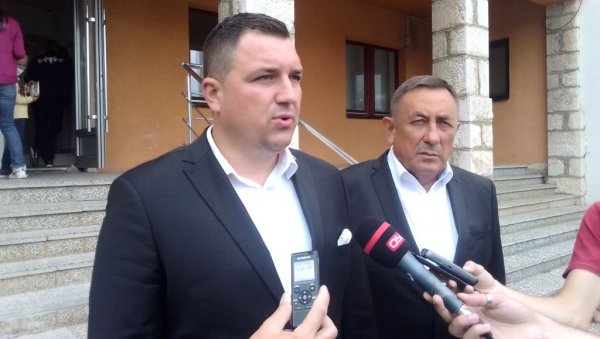 ЛУЧИЋ У ПОСЕТИ ОПШТИНИ СОКОЛАЦ: Ускоро завршетак две зграде у којима ће станови бити додељени за 64 породице ЛУЧИЋ У ПОСЕТИ ОПШТИНИ СОКОЛАЦ: Ускоро завршетак две зграде у којима ће станови бити додељени за 64 породице