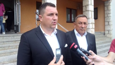 ЛУЧИЋ У ПОСЕТИ ОПШТИНИ СОКОЛАЦ: Ускоро завршетак две зграде у којима ће станови бити додељени за 64 породице ЛУЧИЋ У ПОСЕТИ ОПШТИНИ СОКОЛАЦ: Ускоро завршетак две зграде у којима ће станови бити додељени за 64 породице