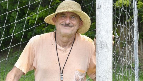 ЛАЗАР РИСТОВСКИ ЗВЕЗДАРСКИ МАРАДОНА: Фудбал као инспирација за хумористичку серију Дрим тим (ФОТО) ЛАЗАР РИСТОВСКИ ЗВЕЗДАРСКИ МАРАДОНА: Фудбал као инспирација за хумористичку серију Дрим тим (ФОТО)