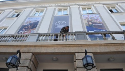U SOBI ZA PREPUŠTANJE UMETNOSTI GALERIJE MATICE SRPSKE: Veliki platan Milene Jeftić Ničeve Kostić U SOBI ZA PREPUŠTANJE UMETNOSTI GALERIJE MATICE SRPSKE: Veliki platan Milene Jeftić Ničeve Kostić
