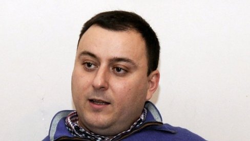 НЕОБИЧНА МОЛБА: Мирослав Чучковић школи уз опрему поклонио и - шпорет НЕОБИЧНА МОЛБА: Мирослав Чучковић школи уз опрему поклонио и - шпорет