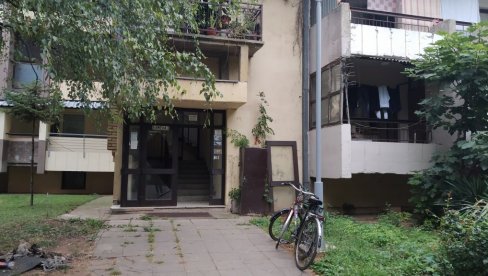 KADA JE VIDEO ŠTA JE URADIO, UDARAO JE GLAVOM O POD PORED KRVAVOG TELA: Ispovest dede čiji je maloletni unuk izbo oca zbog 50 € (FOTO) KADA JE VIDEO ŠTA JE URADIO, UDARAO JE GLAVOM O POD PORED KRVAVOG TELA: Ispovest dede čiji je maloletni unuk izbo oca zbog 50 € (FOTO)