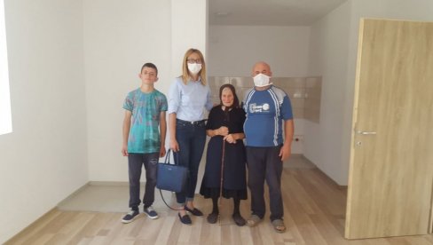 ДРЖАВА ОБЕЗБЕДИЛА ДОМ САМОХРАНОМ ОЦУ СА КИМ: Како је полицајац у пензији подигао четворо деце ДРЖАВА ОБЕЗБЕДИЛА ДОМ САМОХРАНОМ ОЦУ СА КИМ: Како је полицајац у пензији подигао четворо деце