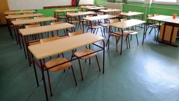 ОГЛАСИЛО СЕ МИНИСТАРСТВО ПРОСВЕТЕ: Ево шта ће бити са школама у којима настава није одржана ОГЛАСИЛО СЕ МИНИСТАРСТВО ПРОСВЕТЕ: Ево шта ће бити са школама у којима настава није одржана