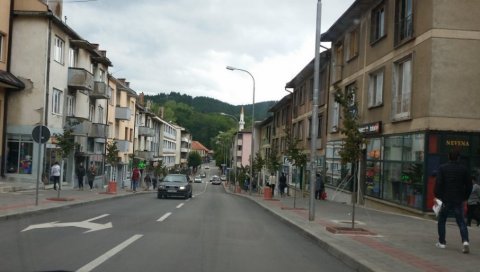 Пљеваљска полиција уместо да хапси вандале малтретира особе које су пријавиле вандале Пљеваљска полиција уместо да хапси вандале малтретира особе које су пријавиле вандале