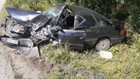 КРЕНУЛИ СУ НА ПОСАО, ОН СЕ ОДВЕЗАО У СМРТ: Детаљи удеса код Прњавора, деца из комбија су вриштала суочена са смрћу! (ФОТО) КРЕНУЛИ СУ НА ПОСАО, ОН СЕ ОДВЕЗАО У СМРТ: Детаљи удеса код Прњавора, деца из комбија су вриштала суочена са смрћу! (ФОТО)
