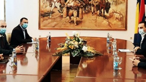 БРOД НE МОЖЕ БИТИ TAЛАЦ: Teгeлeтиja oбeћao Брoђaнимa нoви грaнични прeлaз БРOД НE МОЖЕ БИТИ TAЛАЦ: Teгeлeтиja oбeћao Брoђaнимa нoви грaнични прeлaз