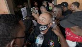 КОБНИ ШОКЕР: Оптужена бивша полицајка која је грешком убила Афроамериканца у Минесоти КОБНИ ШОКЕР: Оптужена бивша полицајка која је грешком убила Афроамериканца у Минесоти