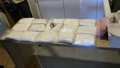 АКЦИЈА ПОЛИЦИЈЕ И БИА: Заплењено 4,6 кг хероина ухапшено петособа АКЦИЈА ПОЛИЦИЈЕ И БИА: Заплењено 4,6 кг хероина ухапшено петособа