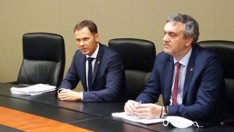 МИНИСТАР МАЛИ СЕ САСТАО СА БОЛЕРОМ: Разговори са директором ДФЦ-а, америчка делегација долази у Београд већ крајем месеца (ФОТО) МИНИСТАР МАЛИ СЕ САСТАО СА БОЛЕРОМ: Разговори са директором ДФЦ-а, америчка делегација долази у Београд већ крајем месеца (ФОТО)