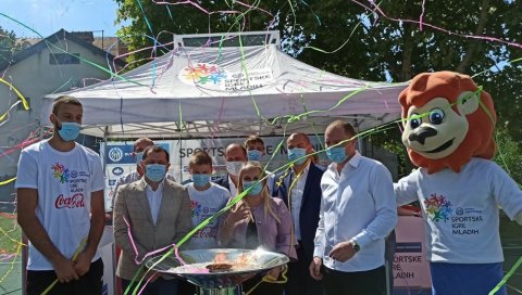 БИРЧЕВИЋ ДОВЕО ИГРЕ У ЛАЗАРЕВАЦ: Кошаркашки репрезентативац у дружењу са младима БИРЧЕВИЋ ДОВЕО ИГРЕ У ЛАЗАРЕВАЦ: Кошаркашки репрезентативац у дружењу са младима
