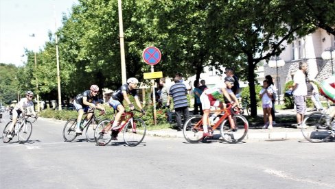 BICIKLISTIČKA TRKA BEOGRAD-BANJALUKA: Pod Majevicom divni domaćini BICIKLISTIČKA TRKA BEOGRAD-BANJALUKA: Pod Majevicom divni domaćini