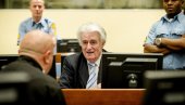 СРБИ ПОПУСТИЛИ ПОД ПРИТИСЦИМА ИНЦКА: Скинута плоча са именом Радована Караџића СРБИ ПОПУСТИЛИ ПОД ПРИТИСЦИМА ИНЦКА: Скинута плоча са именом Радована Караџића