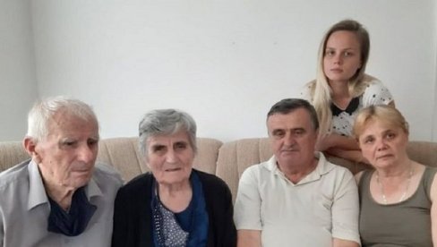 АГОНИЈА Петочлану породицу из Аранђеловца избацили из куће: Градимир са супругом и болесним родитељима код родбине, ћерка код другарице АГОНИЈА Петочлану породицу из Аранђеловца избацили из куће: Градимир са супругом и болесним родитељима код родбине, ћерка код другарице