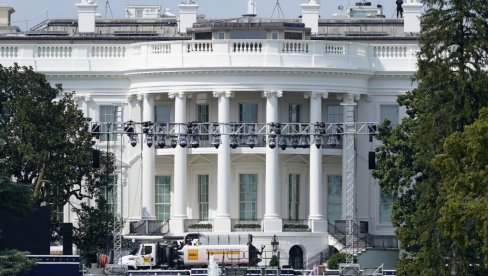 ПРЕДИЗБОРНА КАМПАЊА ТРАМПА И БАЈДЕНА ПОДИГЛА АМЕРИКУ НА НОГЕ: Од пљувања ривалових политичких потеза до коефицијента интелигенције ПРЕДИЗБОРНА КАМПАЊА ТРАМПА И БАЈДЕНА ПОДИГЛА АМЕРИКУ НА НОГЕ: Од пљувања ривалових политичких потеза до коефицијента интелигенције