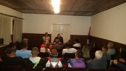 МУКЕ МЕШТАНА КОД БЈЕЉИНЕ: Без уличне расвете више од месец дана , стрепе за најмлађе МУКЕ МЕШТАНА КОД БЈЕЉИНЕ: Без уличне расвете више од месец дана , стрепе за најмлађе