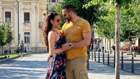 ВЕРИЛА СЕ И УДАЛА У ИСТОМ ДАНУ: Глумица стала на луди камен ВЕРИЛА СЕ И УДАЛА У ИСТОМ ДАНУ: Глумица стала на луди камен