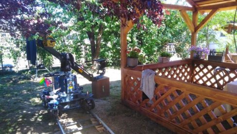 KAD KUĆA U VLASOTINCU GLUMI LESKOVAČKU: Posle četiri decenije filmska klapa ponovo u varoši na jugu Srbije KAD KUĆA U VLASOTINCU GLUMI LESKOVAČKU: Posle četiri decenije filmska klapa ponovo u varoši na jugu Srbije