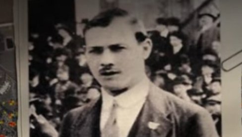 ТЕЛА ЖРТАВА ДРЖАО У БУРАДИМА: Један од најгорих масовних убица крио се у нашој земљи, убио српског војника и украо му идентитет (ФОТО+ВИДЕО) ТЕЛА ЖРТАВА ДРЖАО У БУРАДИМА: Један од најгорих масовних убица крио се у нашој земљи, убио српског војника и украо му идентитет (ФОТО+ВИДЕО)