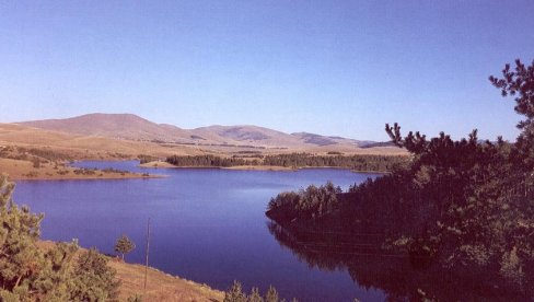 PODIZANJEM BRANA STVORENE TURISTIČKE PERSPEKTIVE VAZDUŠNE BANJE: Dva gorska plava oka suvo zlato Zlatibora PODIZANJEM BRANA STVORENE TURISTIČKE PERSPEKTIVE VAZDUŠNE BANJE: Dva gorska plava oka suvo zlato Zlatibora