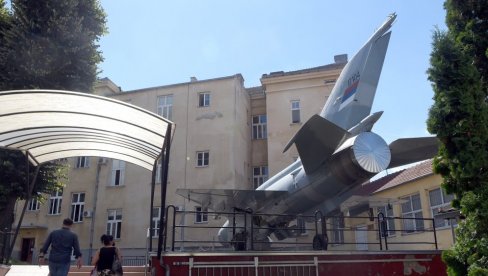 NOVOSTI U AKADEMIJI GDE SE ŠKOLUJE PRVA GENERACIJA AVIOMEHATRONIČARA: Uz diplomu do posla u celoj Evropi i u doba korone NOVOSTI U AKADEMIJI GDE SE ŠKOLUJE PRVA GENERACIJA AVIOMEHATRONIČARA: Uz diplomu do posla u celoj Evropi i u doba korone