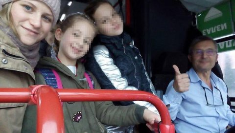 БУЦА ОДЛАЗИ, ДЕЦА ТУГУЈУ: Слободан Ненадовић (63), омиљени младеновачки возач посебно најмлађих путника, иде у пензију из Ласте БУЦА ОДЛАЗИ, ДЕЦА ТУГУЈУ: Слободан Ненадовић (63), омиљени младеновачки возач посебно најмлађих путника, иде у пензију из Ласте