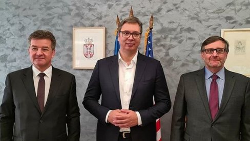 ПРЕДСЕДНИК СРБИЈЕ У БРИСЕЛУ: Одржан састанак са Лајчаком и Палмером ПРЕДСЕДНИК СРБИЈЕ У БРИСЕЛУ: Одржан састанак са Лајчаком и Палмером