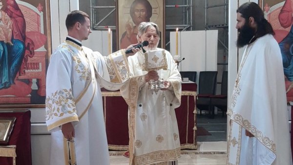ВЛАДИКА ЛАВРЕНТИЈЕ У ВАЉЕВУ: Молебан за ђаке ВЛАДИКА ЛАВРЕНТИЈЕ У ВАЉЕВУ: Молебан за ђаке