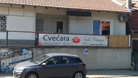 ПРВО СУ САКСИЈОМ РАЗБИЛИ СТАКЛО, А ЗАТИМ УБАЦИЛИ БОМБУ: Ово је цвећара сестре осумњиченог за убиство и рањавање на Бањици (ВИДЕО) ПРВО СУ САКСИЈОМ РАЗБИЛИ СТАКЛО, А ЗАТИМ УБАЦИЛИ БОМБУ: Ово је цвећара сестре осумњиченог за убиство и рањавање на Бањици (ВИДЕО)