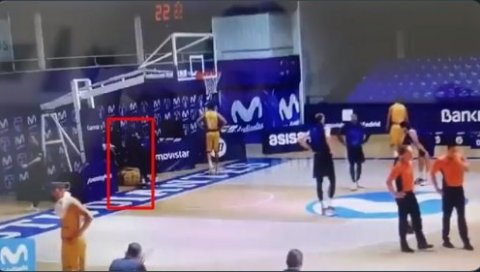 ТЕШКА ПОВРЕДА КОШАРКАШКОГ РЕПРЕЗЕНТАТИВЦА: Халом су одзванјали крици, прекинут меч Тенерифе - Естудијантес (ВИДЕО) ТЕШКА ПОВРЕДА КОШАРКАШКОГ РЕПРЕЗЕНТАТИВЦА: Халом су одзванјали крици, прекинут меч Тенерифе - Естудијантес (ВИДЕО)