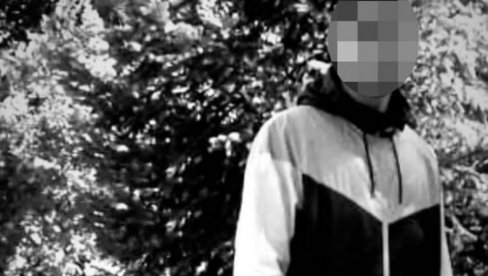 SEDELA JE NA TROTOARU I GLEDALA U MESTO GDE JOJ JE SIN UBIJEN: Ubili su dečaka od 18 godina - mogao je da se brani samo golih ruku (FOTO) SEDELA JE NA TROTOARU I GLEDALA U MESTO GDE JOJ JE SIN UBIJEN: Ubili su dečaka od 18 godina - mogao je da se brani samo golih ruku (FOTO)