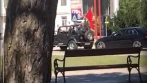 ŠENLUČENJE U NIKŠIĆU: Policija utvrdila ko je pucao iz auta sa državnom zastavom (VIDEO) ŠENLUČENJE U NIKŠIĆU: Policija utvrdila ko je pucao iz auta sa državnom zastavom (VIDEO)