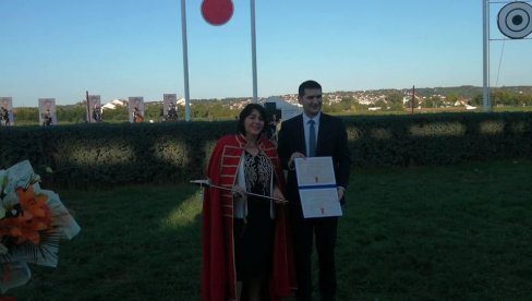 ПРВИ ПУТ У ИСТОРИЈИ ТИТУЛА ВИТЕЗА ЖЕНИ: Др Марија Здравковић почасни витез 57. Љубичевских коњичких игара ПРВИ ПУТ У ИСТОРИЈИ ТИТУЛА ВИТЕЗА ЖЕНИ: Др Марија Здравковић почасни витез 57. Љубичевских коњичких игара