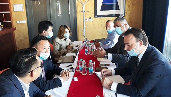 КИНЕЗИ БИ ДА УЛАЖУ У СРПСКУ: Представници угледних компанија из Азије ових дана у посети Семберији и РС КИНЕЗИ БИ ДА УЛАЖУ У СРПСКУ: Представници угледних компанија из Азије ових дана у посети Семберији и РС