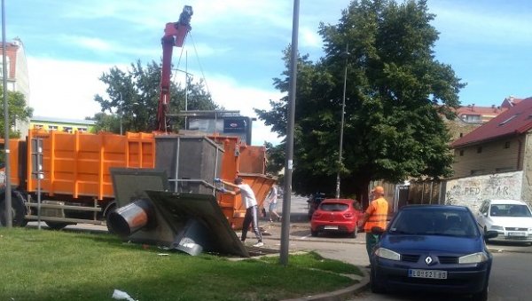 КАЗНА 25.000 ЗА СМЕЋЕ ВАН КАНТЕ: Инспекција кажњава непрописно одлагање кућног ђубрета КАЗНА 25.000 ЗА СМЕЋЕ ВАН КАНТЕ: Инспекција кажњава непрописно одлагање кућног ђубрета