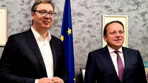 ВУЧИЋ ИЗ БРИСЕЛА: Добар састанак са Вархеијем, хвала на подршци ВУЧИЋ ИЗ БРИСЕЛА: Добар састанак са Вархеијем, хвала на подршци