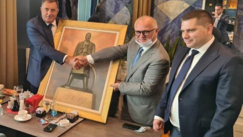 ДОДИК СЕ САСТАО СА ВЕСИЋЕМ И НИКОДИЈЕВИЋЕМ ДОДИК СЕ САСТАО СА ВЕСИЋЕМ И НИКОДИЈЕВИЋЕМ