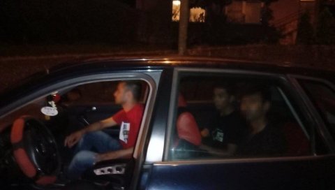 ХАПШЕЊЕ КОД ВИШЕГРАДА: Кријумчарио тројицу Авганистанаца ХАПШЕЊЕ КОД ВИШЕГРАДА: Кријумчарио тројицу Авганистанаца