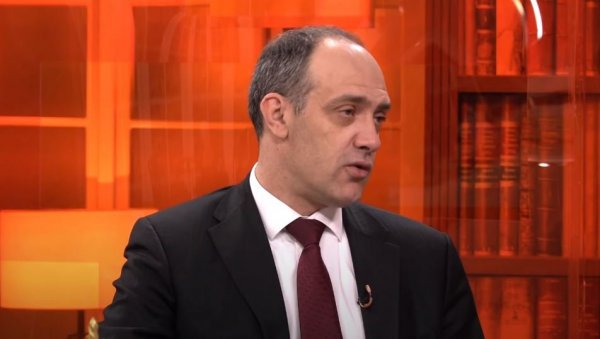 Професор Гајић: Вучић имао овлашћење да потпише споразум у Белој кући Професор Гајић: Вучић имао овлашћење да потпише споразум у Белој кући