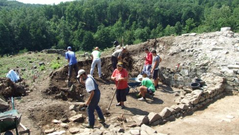 ARHEOLOŠKO NALAZIŠTE “VRELO”: Završena ovogodišnja istraživanja ARHEOLOŠKO NALAZIŠTE “VRELO”: Završena ovogodišnja istraživanja