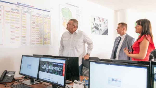 ЕПС ЈОШ БЛИЖИ ГРАЂАНИМА: Ускоро кол центар за жалбе и сугестије ЕПС ЈОШ БЛИЖИ ГРАЂАНИМА: Ускоро кол центар за жалбе и сугестије